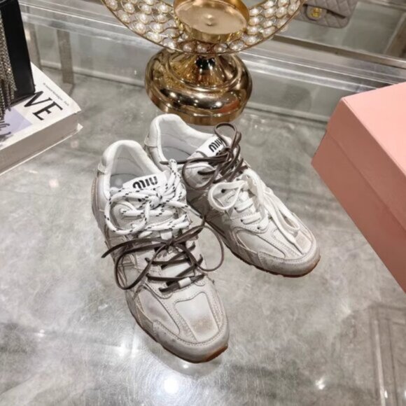 New Balance Cream and Brown Sneakers - Picture 2 of 6